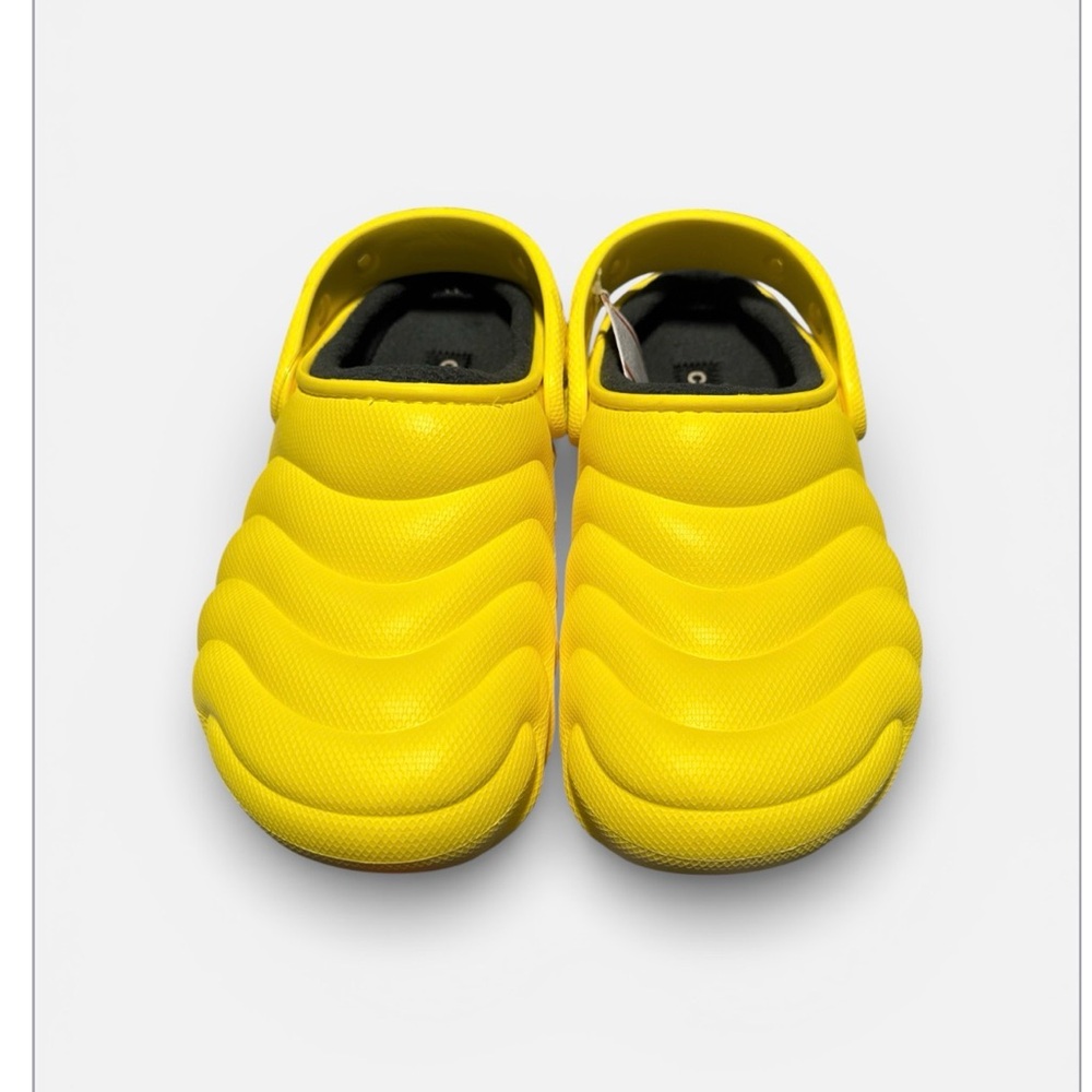 Crocs Classic Lined Overpuff Clog  Unisex Women - 8, Men - 6
Unisex Crocs